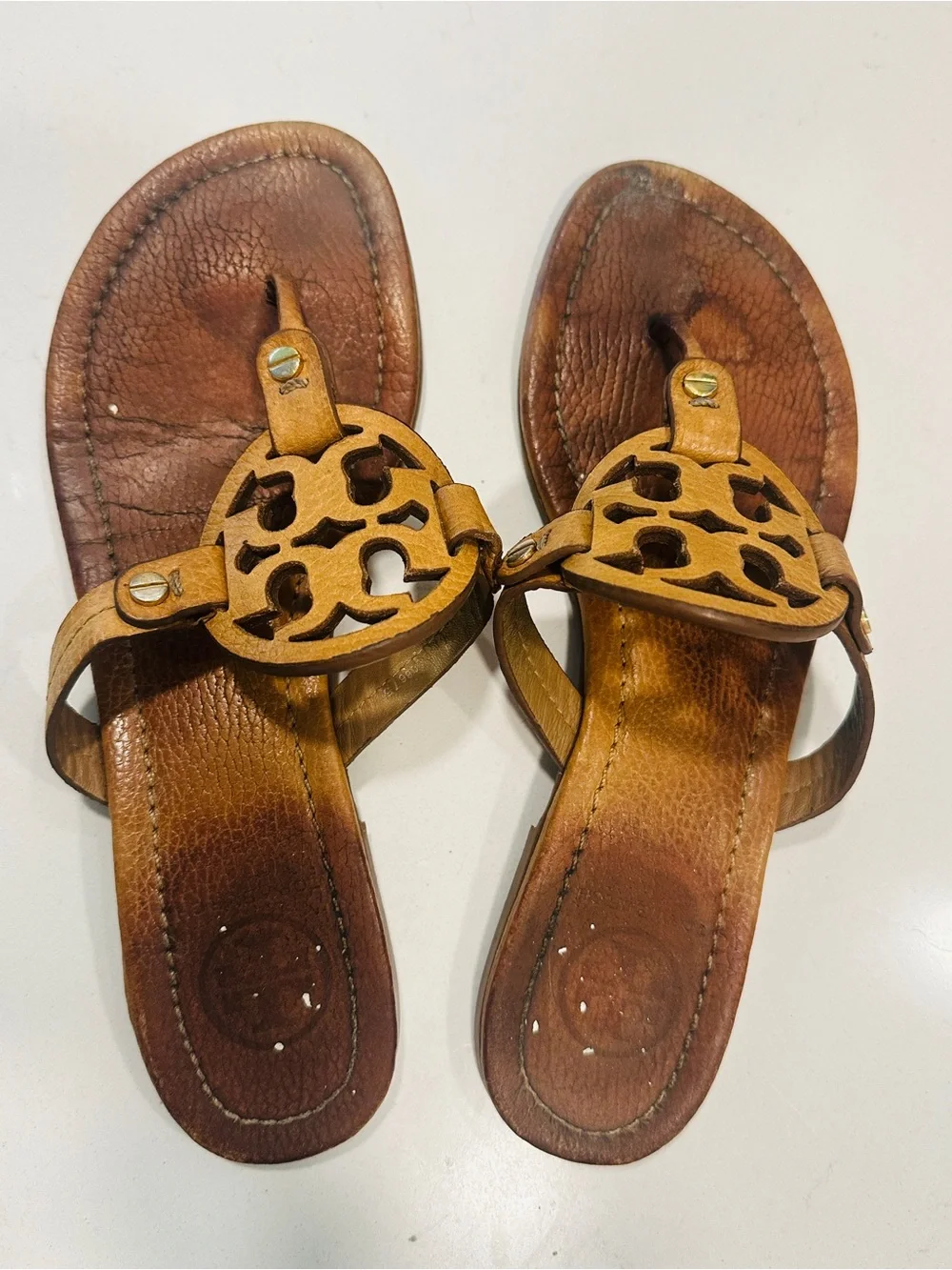 Tory Burch Miller Brown Leather Logo Medallion Thong Sandals Size 8.5